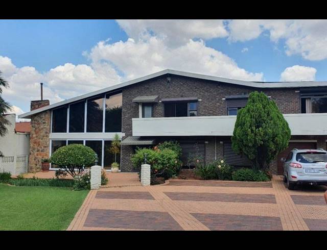 6 BEDROOM HOUSE FOR SALE IN FISHERS HILL